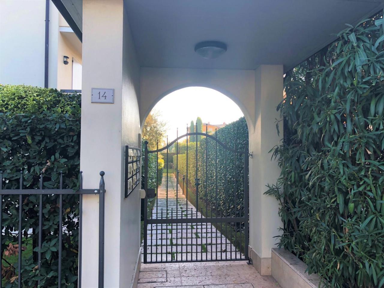 Desenzanoloft Official Partner Marriott Homes & Villas - Bea House, Sirmione With Private Garden And Share Pool Exterior photo